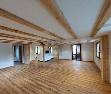 MODERN, RENOVATED AND SPACIOUS - Foto 2