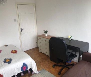4 bedroom flat to rent - Photo 3