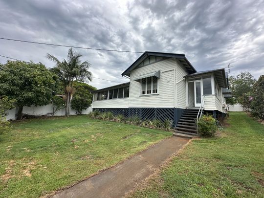 Renovated 3 Large Bedroom Home + Sleepout - Photo 1