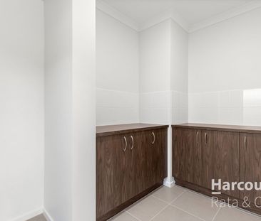Spacious 4-Bedroom Home in Mickleham - Photo 4