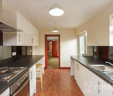 3 bedroom semi-detached house to rent - Photo 6