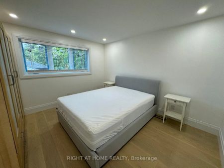 Detached Home For Lease | W9229490 - Photo 5