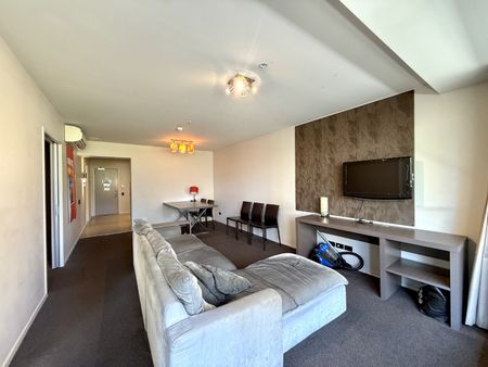 Spacious 2 bedrooms Furnished Apartment - Photo 2