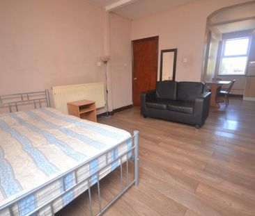 1 bedroom Flat To Let - Photo 1