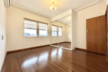 Spacious three-bedroom home in convenient location - Photo 5