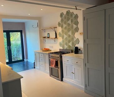 4 Bed Semi-Detached House, Wantage Road, RG30 - Photo 4