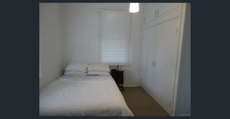 Classic Worker's Cottage in Northgate! - Photo 4