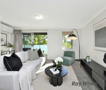 Spacious Two-Bedroom Apartment with Balcony in Sought-After Glouces... - Photo 1