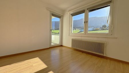 Rent a 2 ½ rooms apartment in Malleray - Photo 3