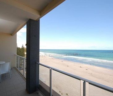 Fully Furnished Beachside Living Apartment - Photo 3
