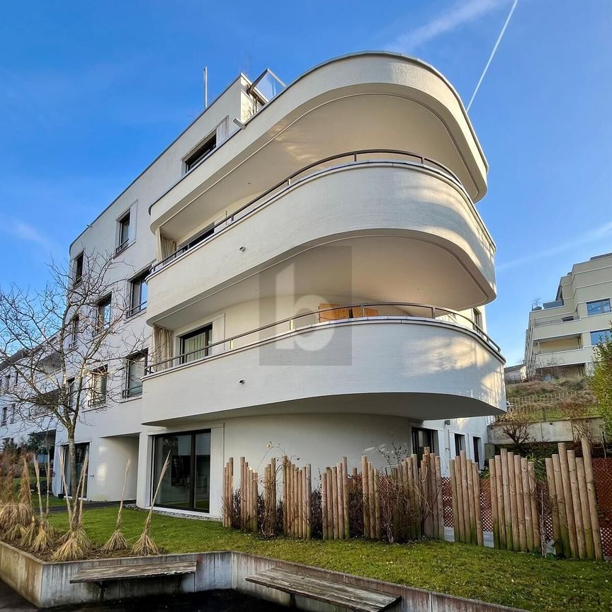 SPACIOUS AND BRIGHT WITH SMALL GARDEN - Foto 1