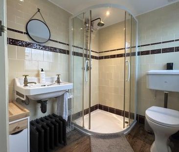 Single room in bright, peaceful, newly decorated home. - Photo 4