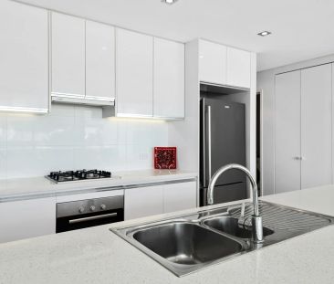 Modern Apartment with Natural Light & Spacious Balcony - Photo 3