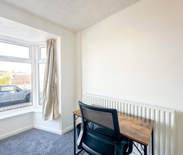 3 bedroom end of terrace house to rent - Photo 4