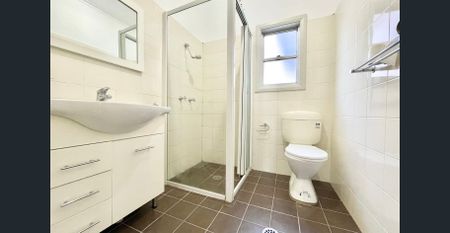 Low-maintenance family living - Photo 2