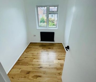 3 Bed Semi-Detached House, Queensland Avenue, SW19 - Photo 6