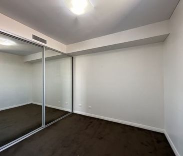 2 Bedrooms + One Study Apartment in Hillsdale Don't Miss Out - Photo 2