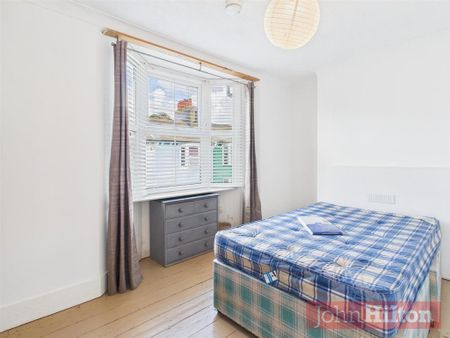 4 bedroom terraced house to rent - Photo 4