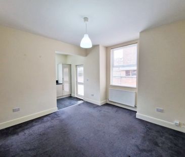 Unfurnished two bedroom apartment in a stunning Victorian house wit... - Photo 3