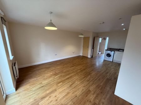 3 Bed House - Terraced - Photo 3