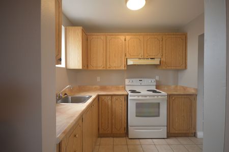 For Lease - 64 Holland Street Unit# Upper 1, Bradford West Gwillimbury, Ontario - Photo 3