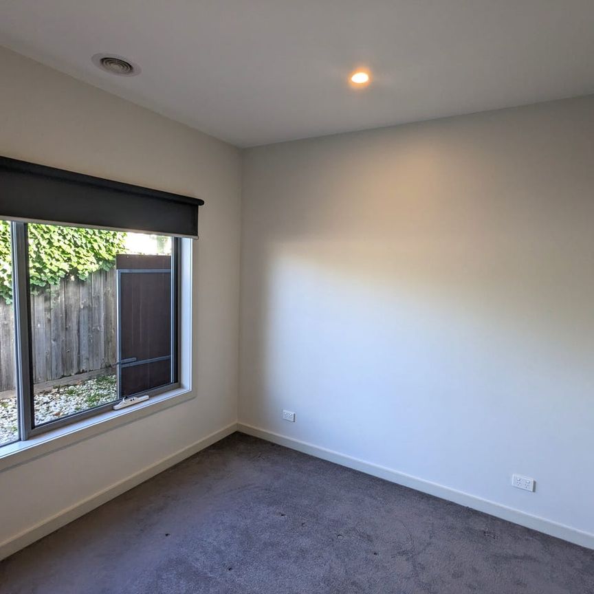 MODERN TWO BEDROOM UNIT IN GEELONG WEST - Photo 1
