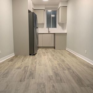 123 - 1255 Sherwood Crescent, Mount Royal - Photo 2