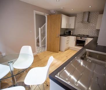 1 bedroom in a house share to rent - Photo 3
