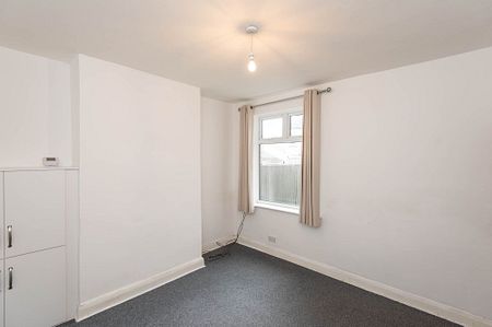 2 bedroom Terraced House to rent - Photo 3