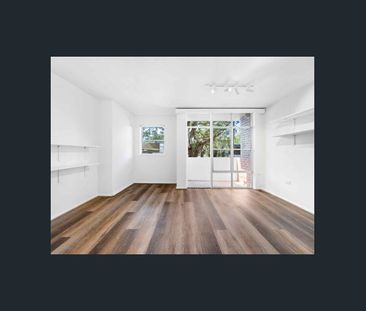 ‘Fitzroy Place’ Studio Apartment with Parking - Photo 1