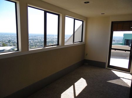 Spacious home with amazing view - Photo 5