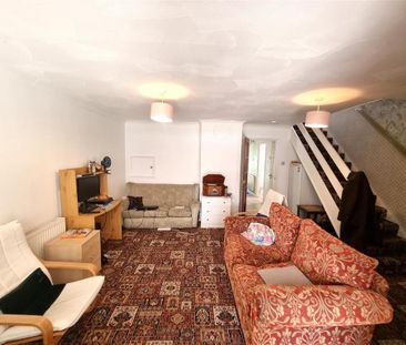 4 bedroom semi-detached house to rent - Photo 2