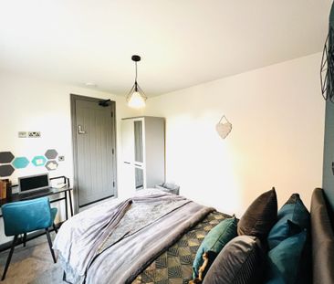 BEDROOM 5 – MEDIUM DOUBLE ENSUITE - Photo 1