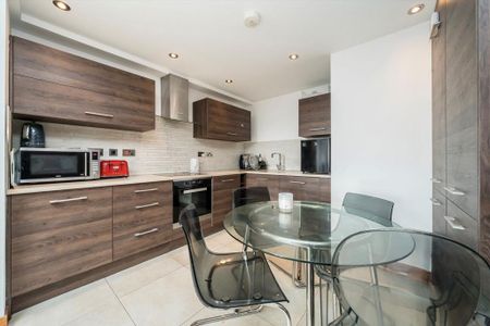 2 bedroom flat to rent - Photo 4