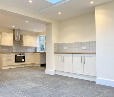 4 bedroom detached house to rent - Photo 3