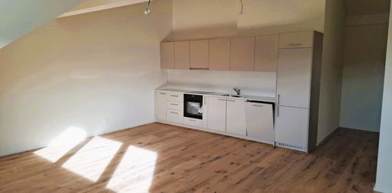 First rental: Wonderfully high rooms and plenty of space - Photo 2
