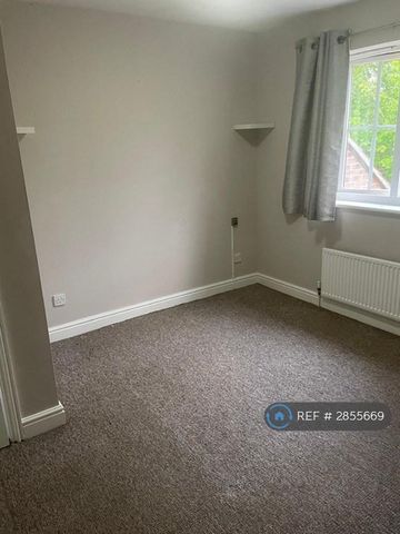 3 bedroom semi-detached house to rent - Photo 3