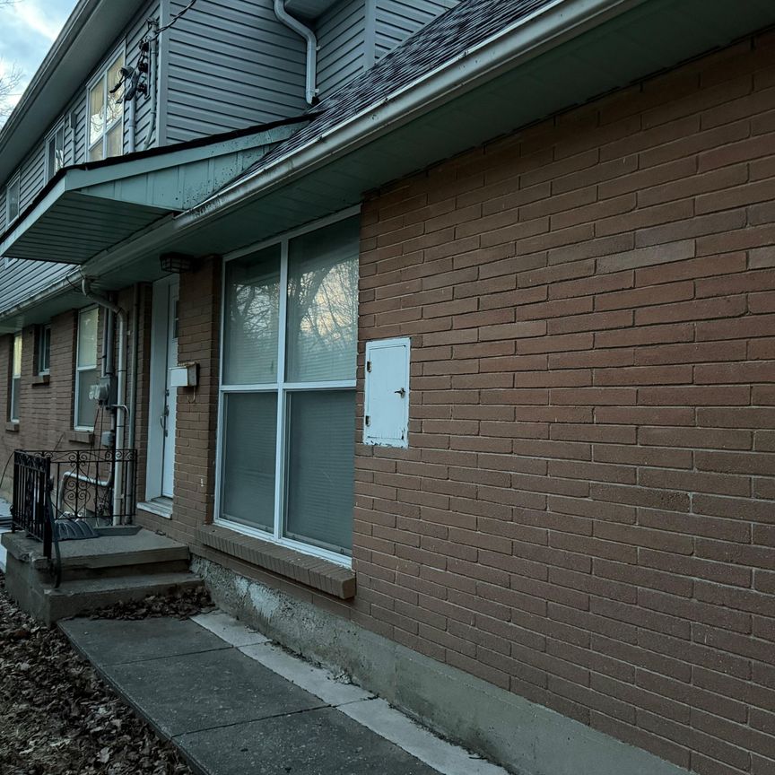 For Lease - 30 Woodward Avenue, London North, Ontario - Photo 1