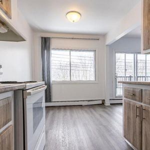 LIBRE ! 2x 4 1/2 rénové et très bien situé Lachine Montréal - Appartement à louer 2 chambres - Photo 2