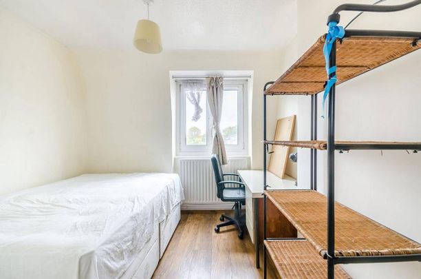 3 bedroom flat to rent - Photo 1