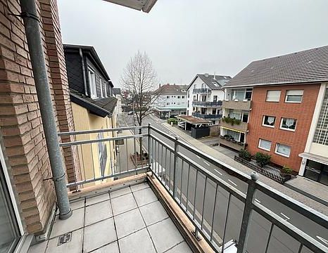 Barrierefreie 3-Zimmer-Wohnung mit zwei Balkonen und Tiefgaragenstellplatz in Zentrumnähe! - Photo 1
