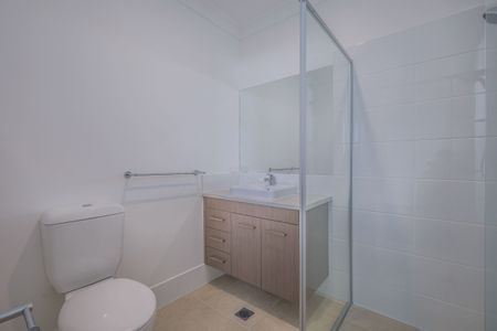 Easy living with low yard maintenance! - Photo 4