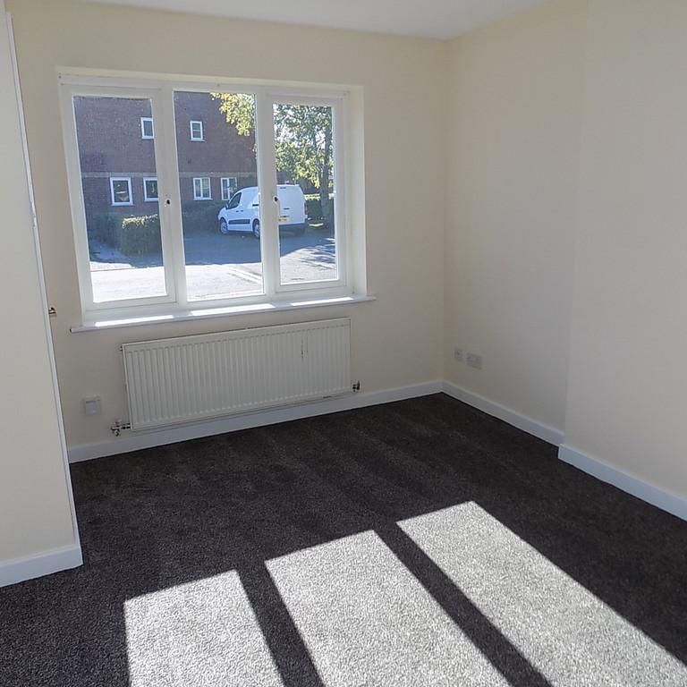 2 bedroom end of terrace house to rent - Photo 1