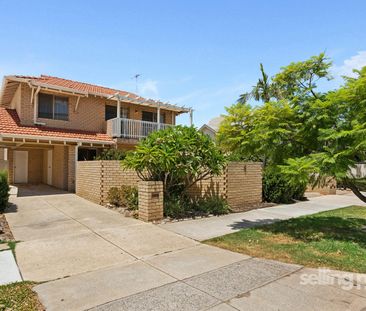 Spacious Double-Storey Home in Prime Como Location - Photo 6