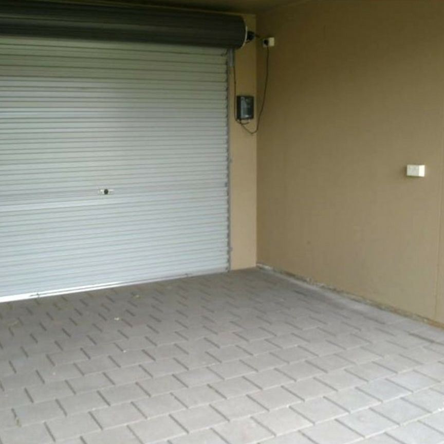 Modern 3-Bedroom Townhouse in Quiet Complex � Prime Location! - Photo 1
