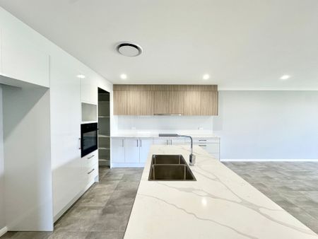 Contemporary Family Haven with Premium Finishes in Gilead - Photo 5