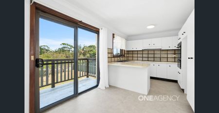 CHARMING COASTAL RETREAT IN CALLALA BEACH - Photo 3