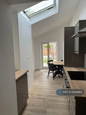 1 bedroom in a house share to rent - Photo 5