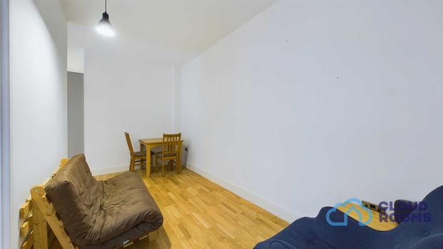 RM2 Cantelupe Road | East Grinstead | RH19 3TT - Photo 1