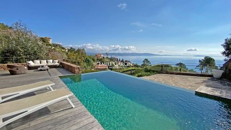 Theoule sur mer, Cote d'Azur à louer, Maison contemporaine avec vue mer, 5 chambres doubles, piscine - Photo 3